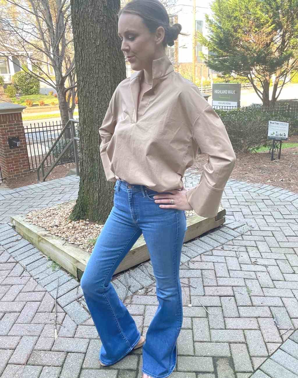 Classic beige blouse with long sleeves and cuff-v-neck with high collar-Monica Nera-Nifty