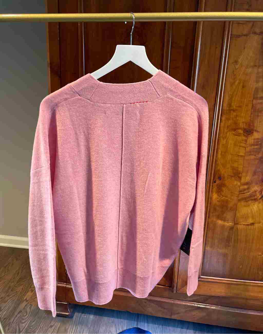 Cashmere Courtney Sweater with V-Neck in Cherry